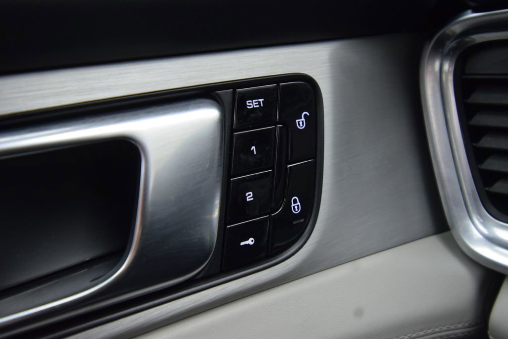 Used 2017 Porsche Panamera Turbo image 44