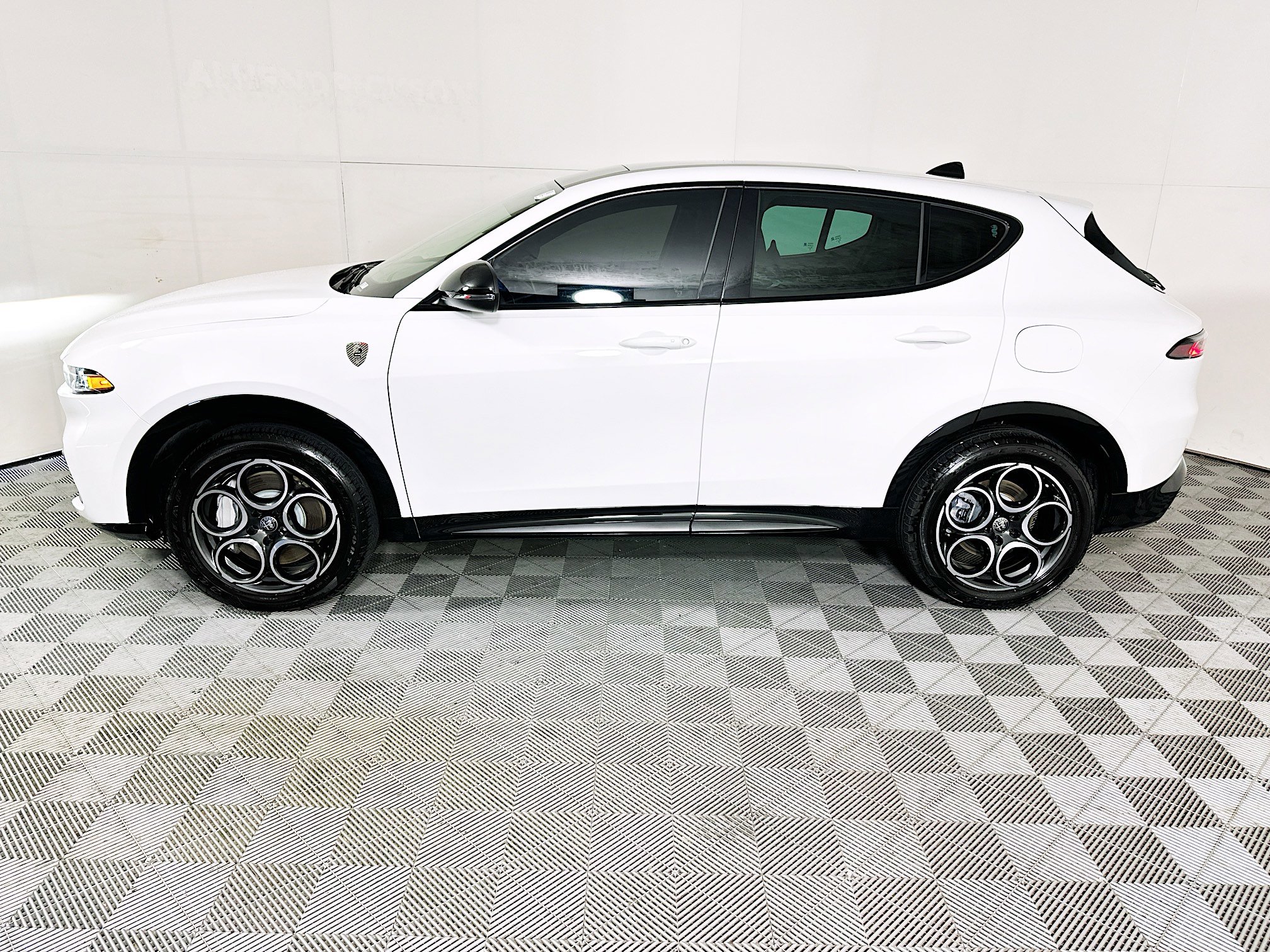 Used 2025 Alfa Romeo Tonale w/ Premium Package image 6
