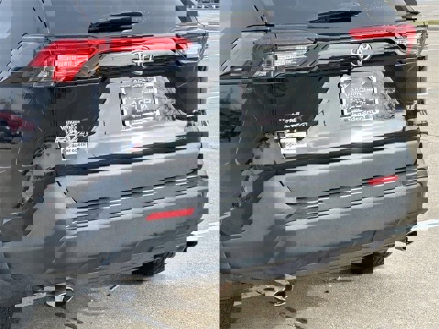 Used 2023 Toyota RAV4 XLE Premium image 5