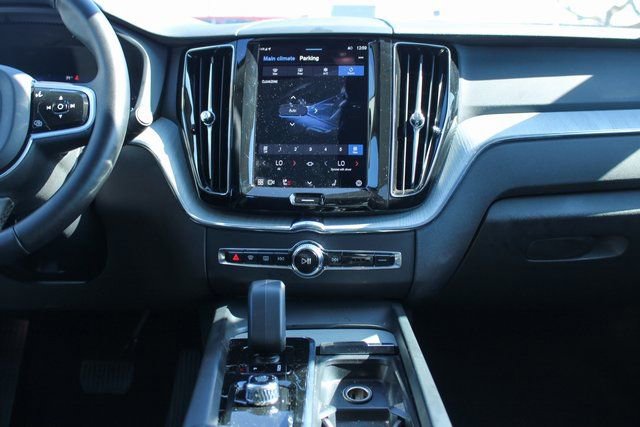 Used 2025 Volvo XC60 B5 Plus image 18