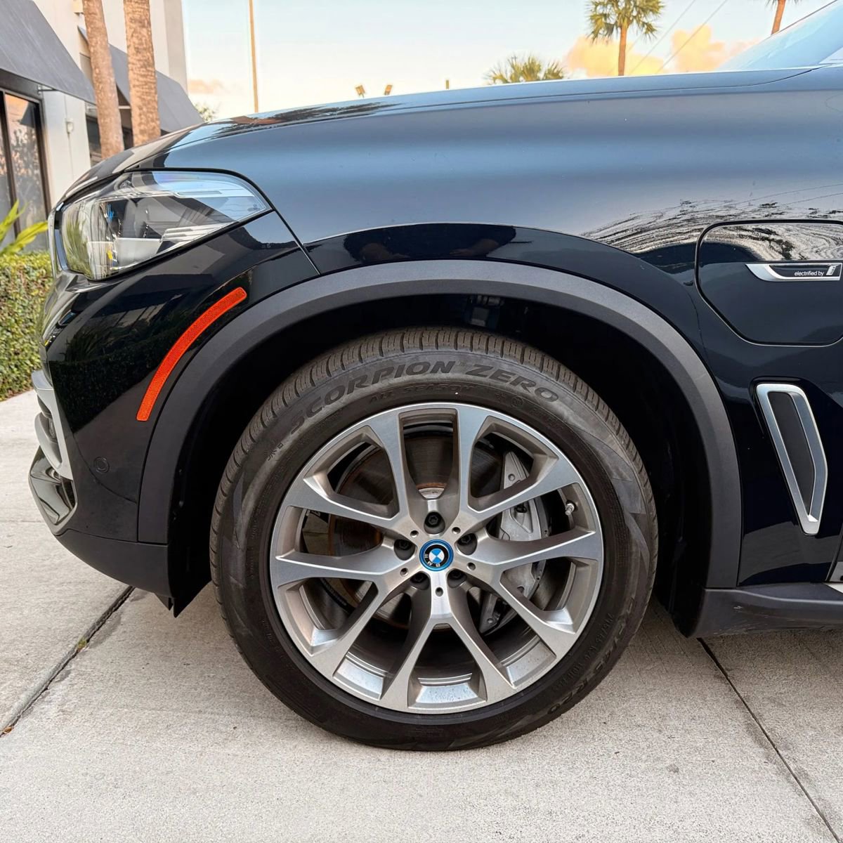 Used 2023 BMW X5 xDrive45e w/ Climate Comfort Package AWD/4WD image 6