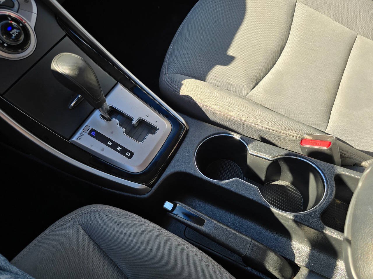 Used 2013 Hyundai Elantra GLS w/ Preferred Pkg FWD image 18