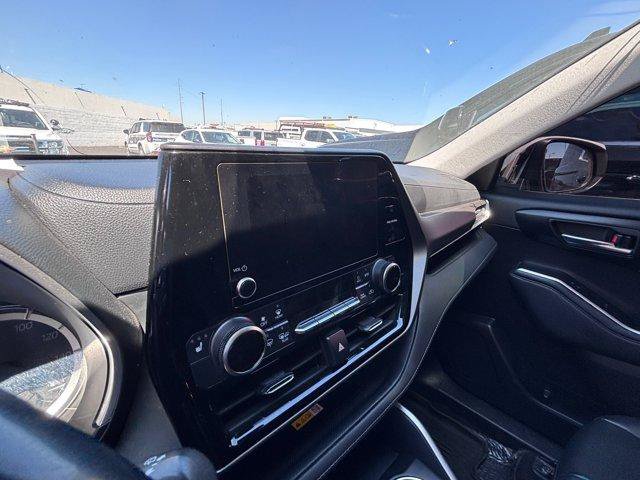 Used 2023 Toyota Highlander XLE FWD image 9