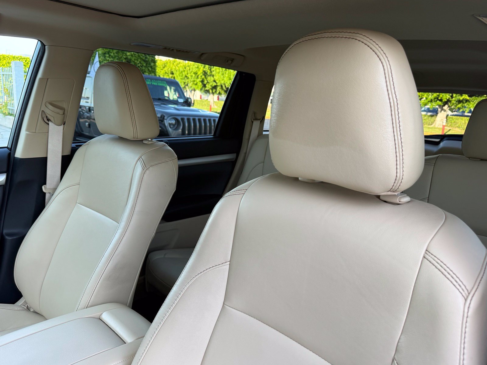 Used 2018 Toyota Highlander XLE FWD image 25