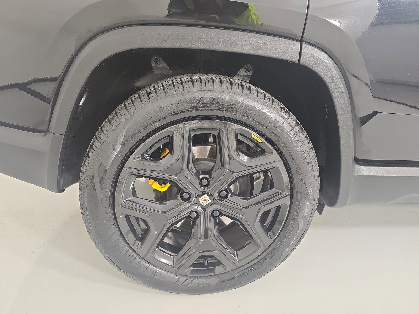 Used 2023 Rivian R1S Adventure image 12