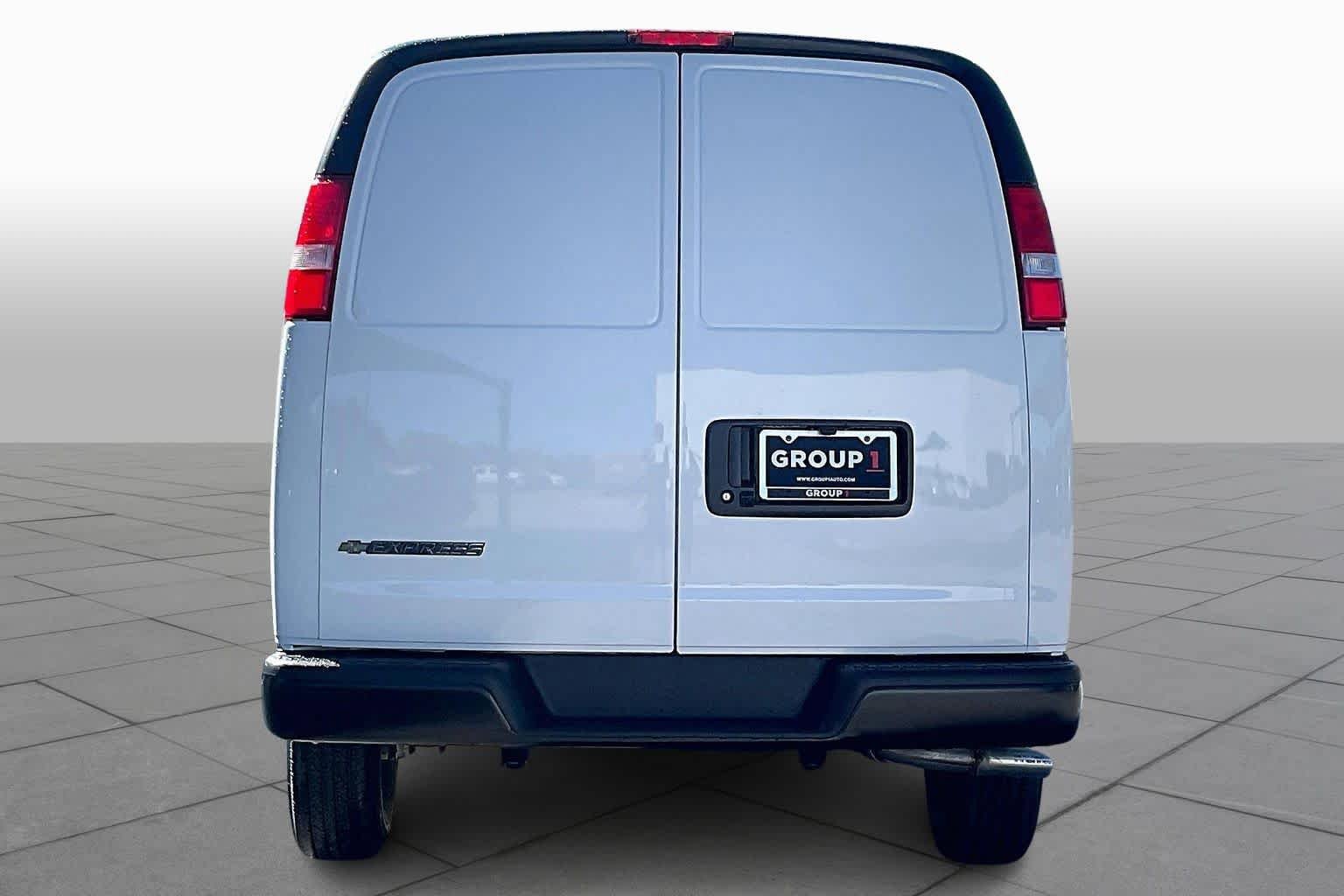 New 2026 Chevrolet Express 2500 image 4