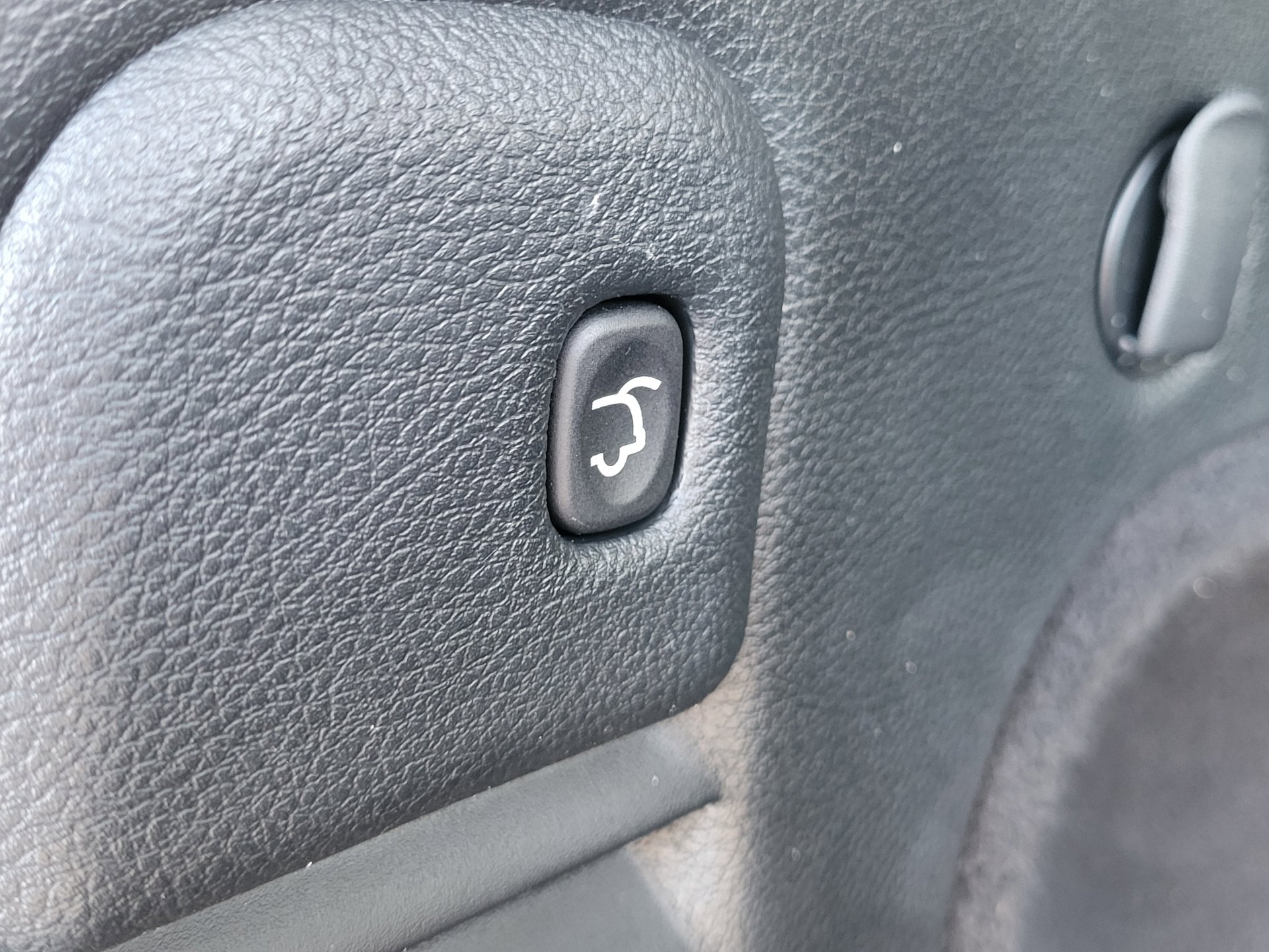 Used 2020 Jeep Grand Cherokee Limited X image 9