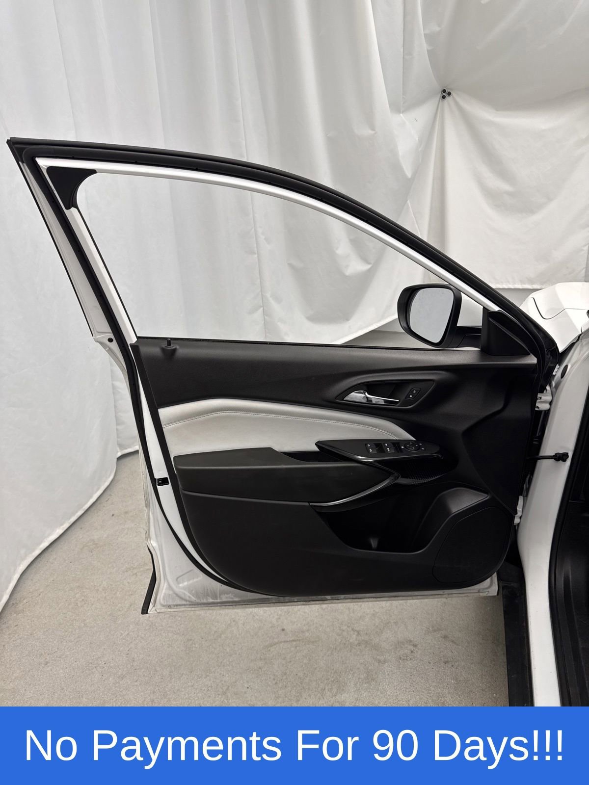 Used 2025 Chevrolet Trax LT FWD image 12
