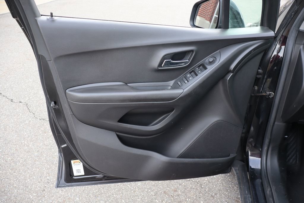 Used 2019 Chevrolet Trax LT w/ LT Convenience Package image 7