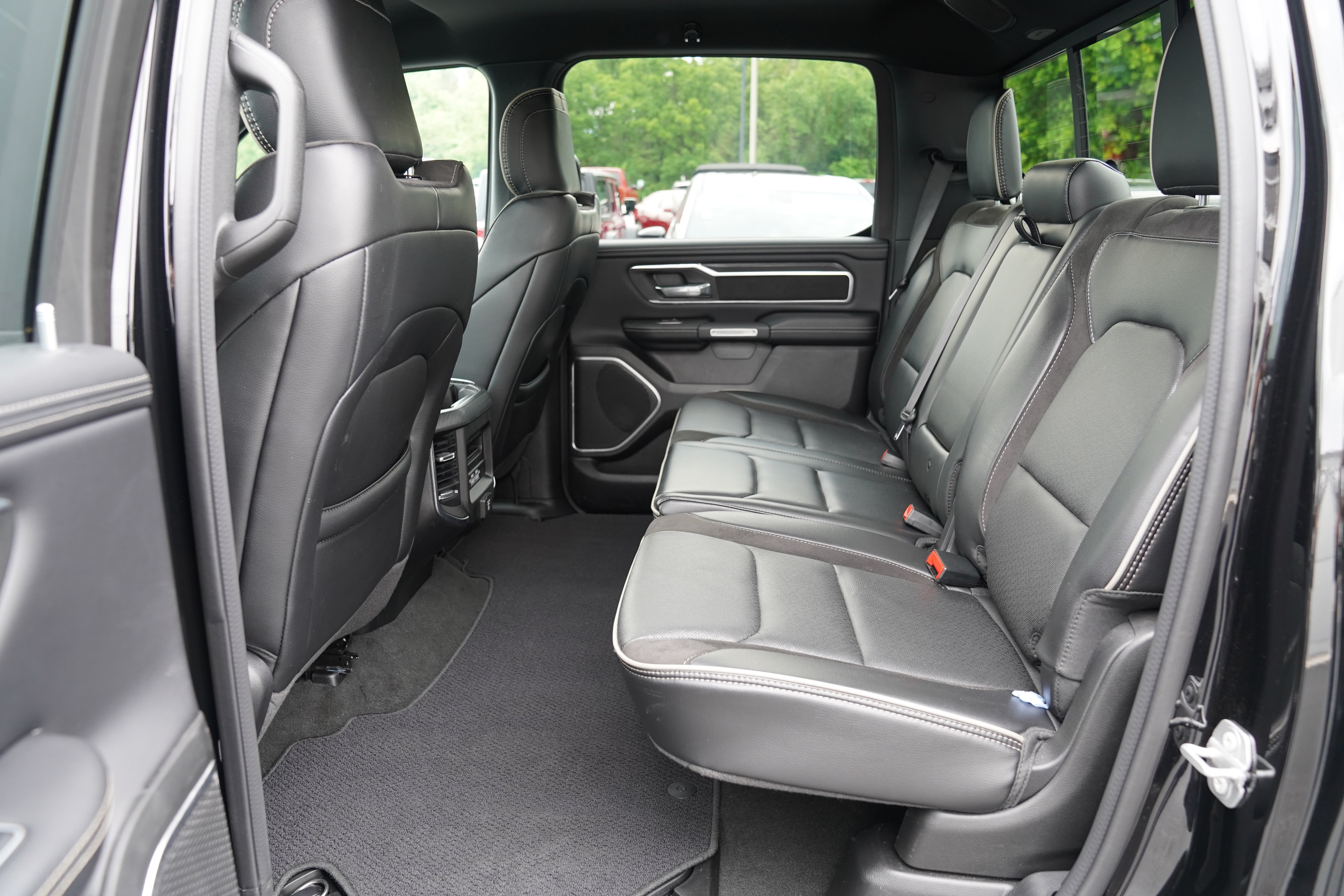 Used 2023 RAM 1500 Laramie AWD/4WD image 5