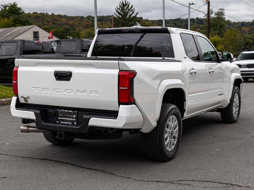 Used 2025 Toyota Tacoma SR5 AWD/4WD image 4
