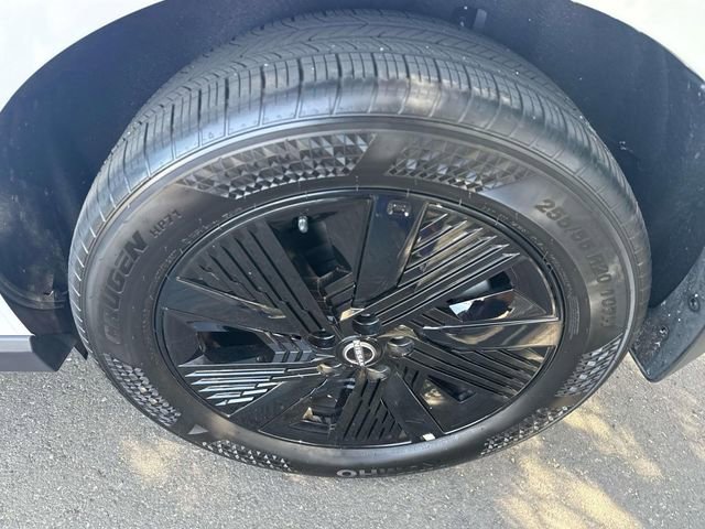 Certified 2025 Nissan Murano SV image 32