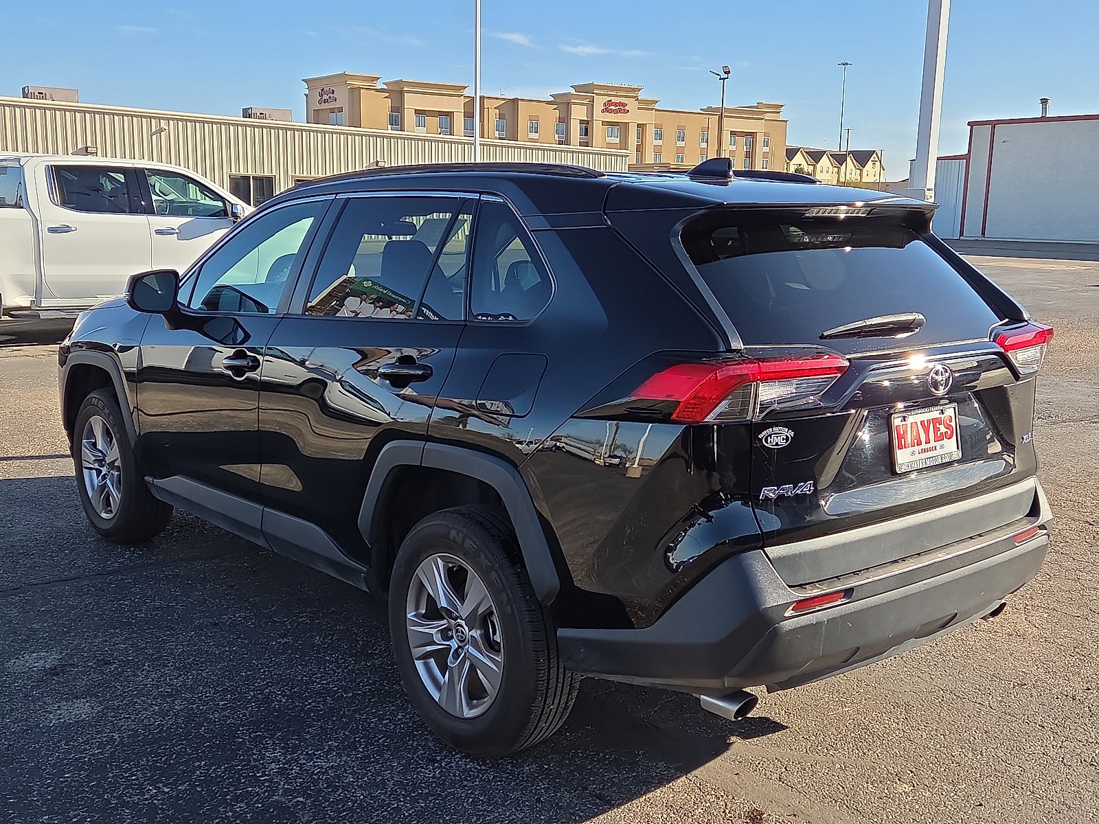 Used 2022 Toyota RAV4 XLE FWD image 3