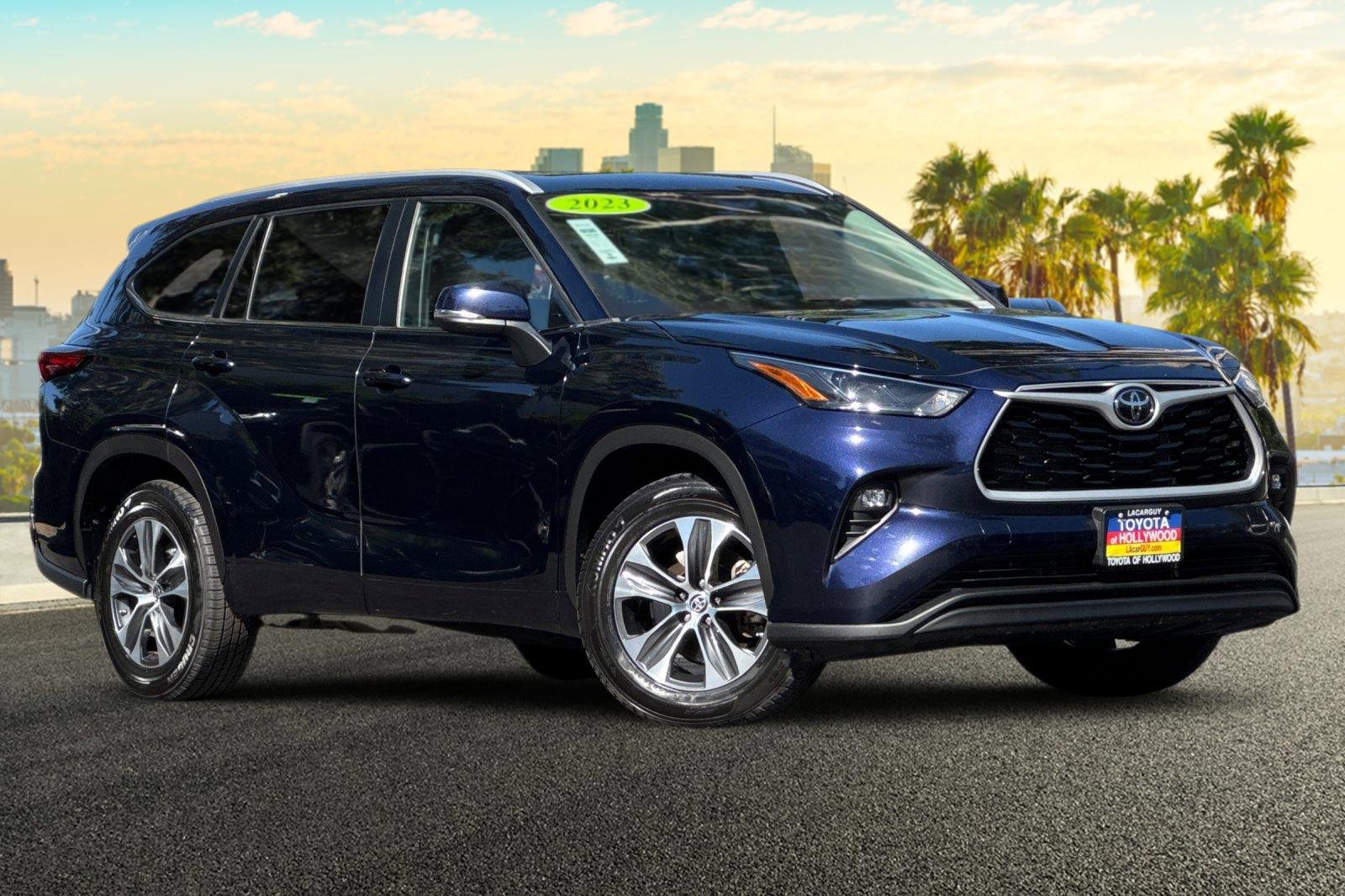 Used 2023 Toyota Highlander XLE image 2