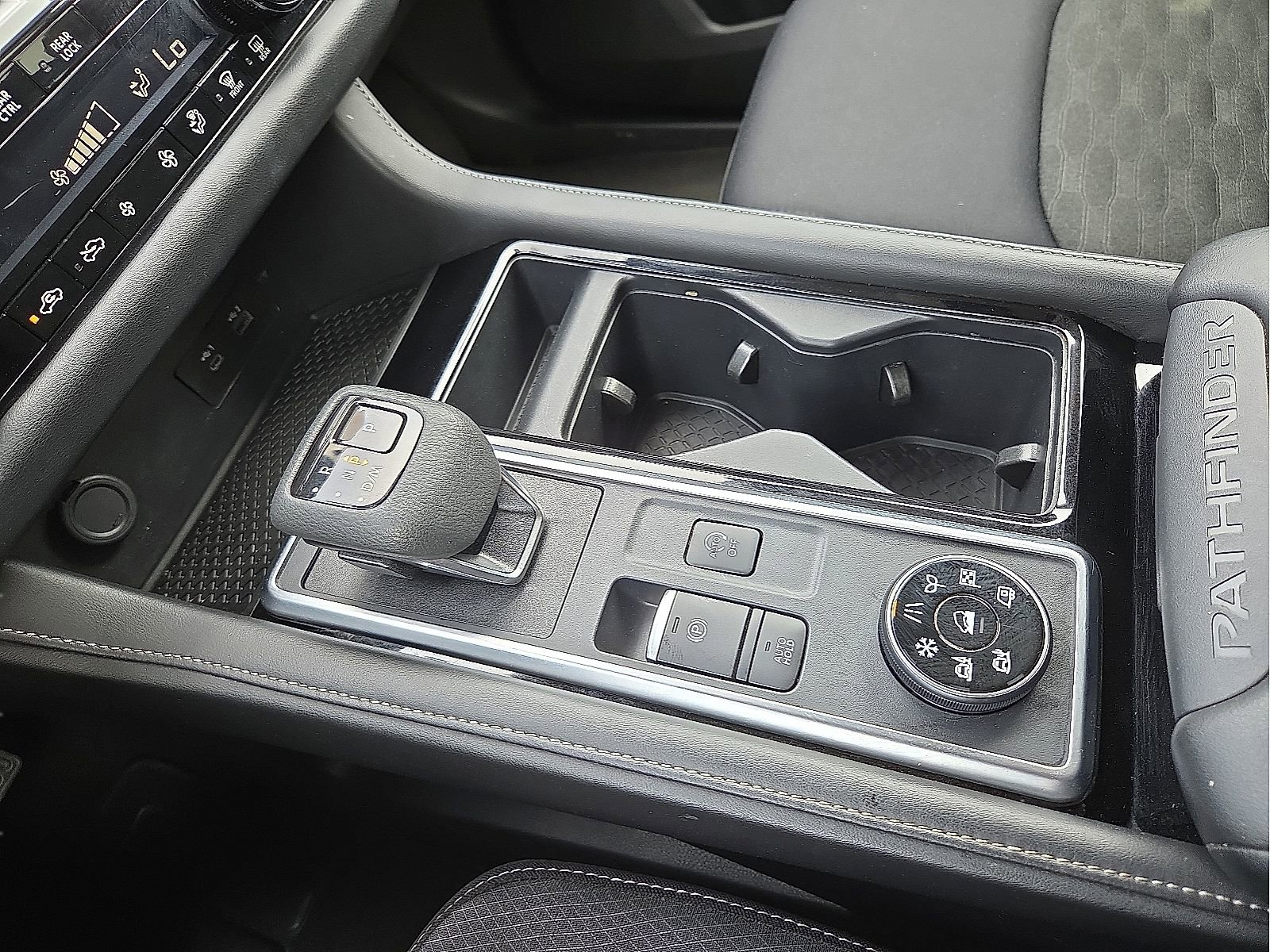Used 2025 Nissan Pathfinder SV AWD/4WD image 25