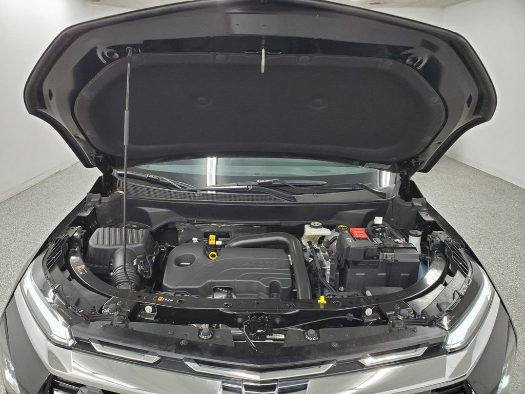 Used 2025 Chevrolet Equinox LT w/ Safety and Technology Package FWD image 10