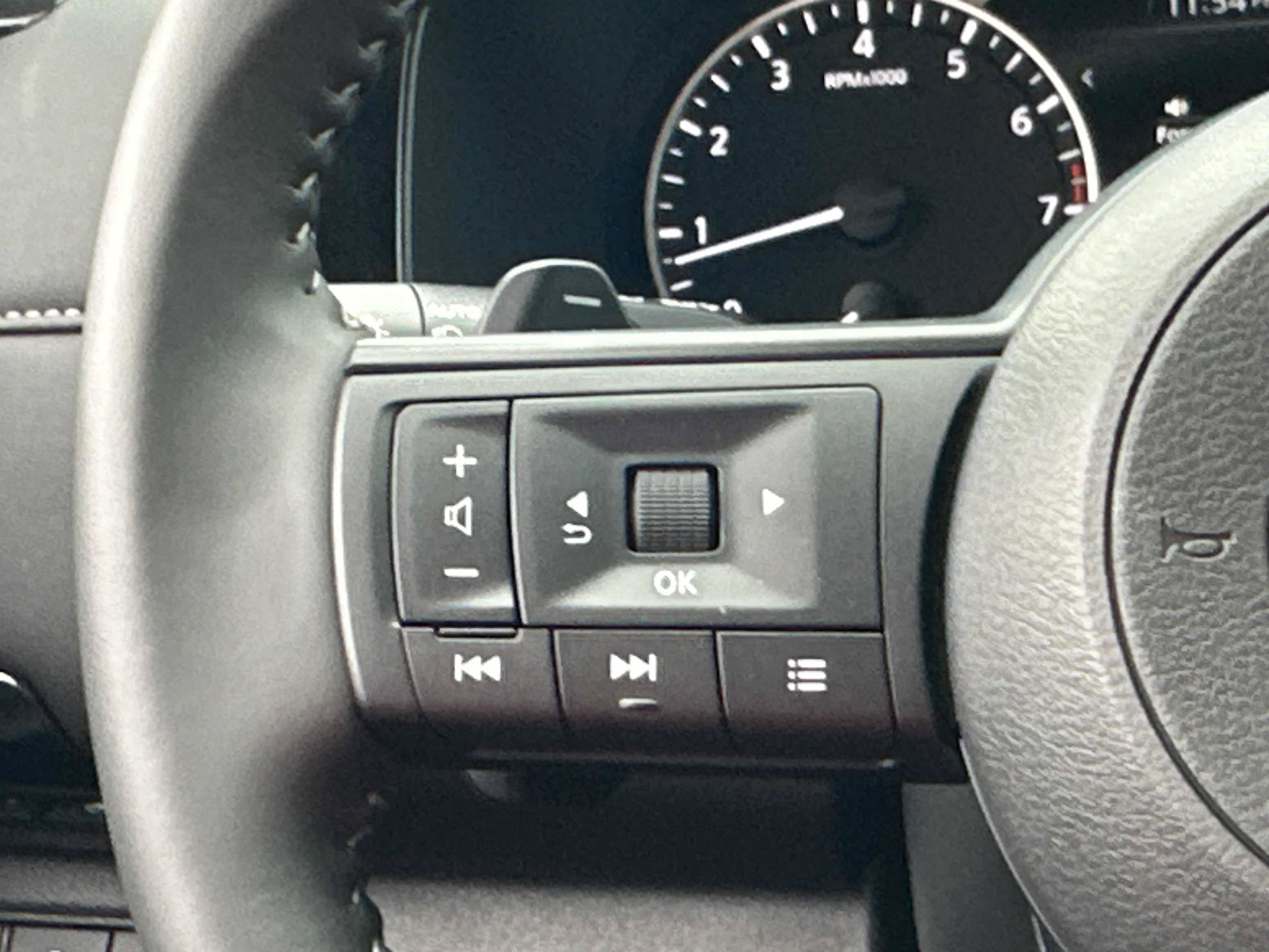 New 2025 Nissan Pathfinder SV w/ Black Appearance Package image 38