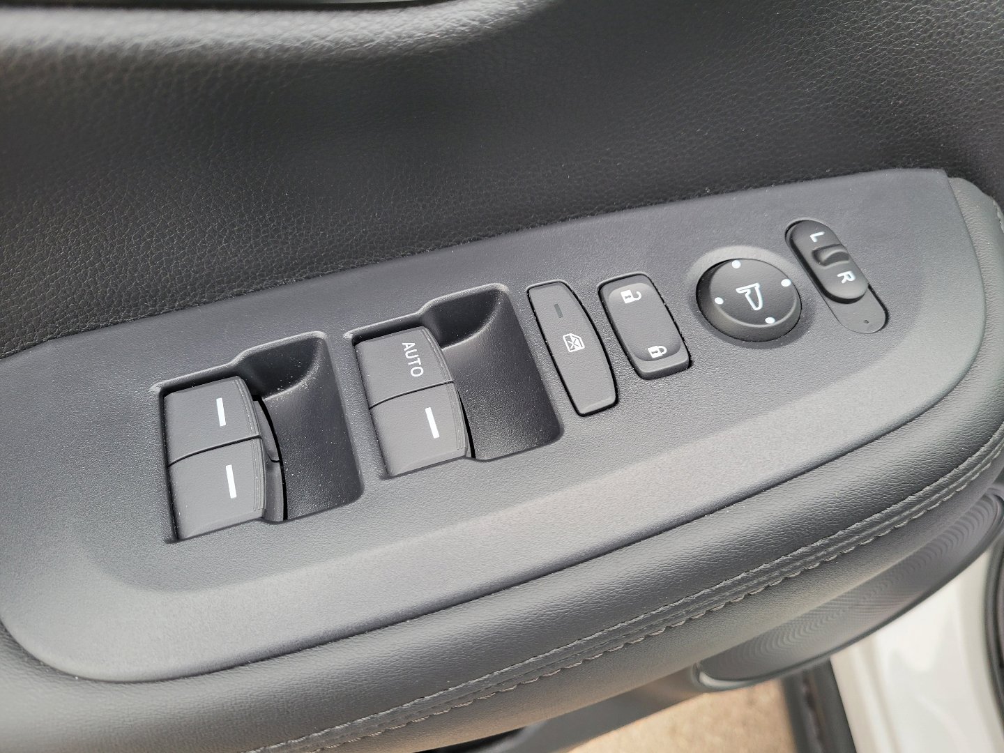 Certified 2025 Honda HR-V LX image 19