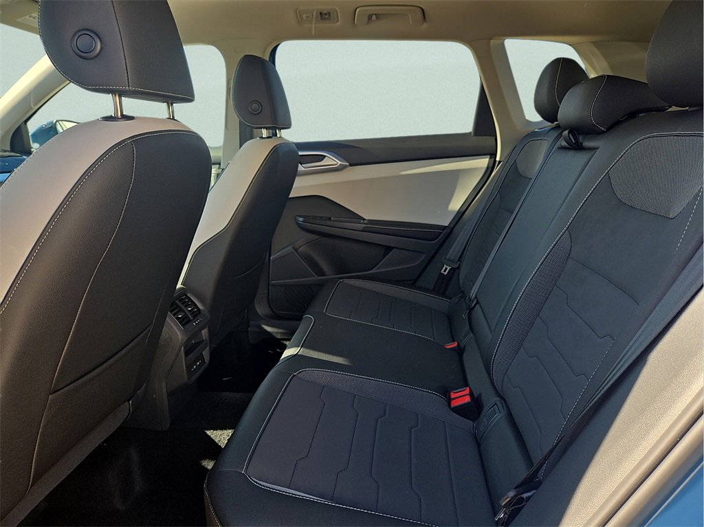 New 2026 Volkswagen Taos SE image 11