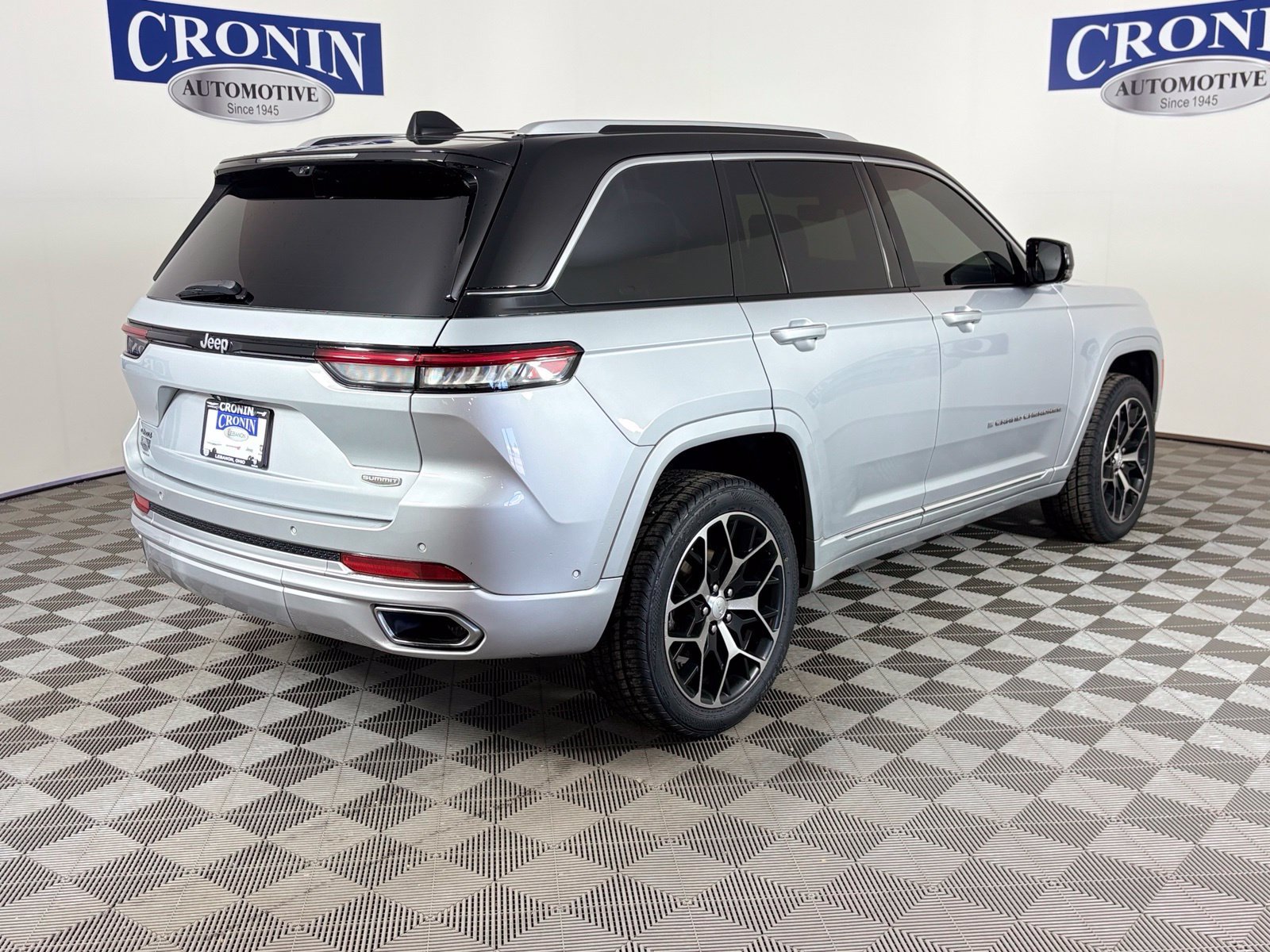 Used 2022 Jeep Grand Cherokee Summit AWD/4WD image 33