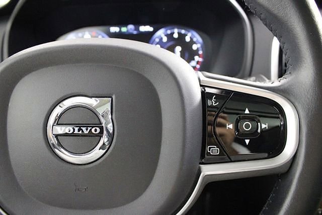 Used 2021 Volvo XC90 T6 Momentum w/ Protection Package Premier image 28