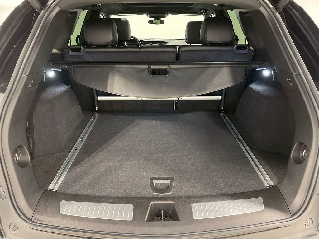 Used 2025 Cadillac XT5 Premium Luxury image 5