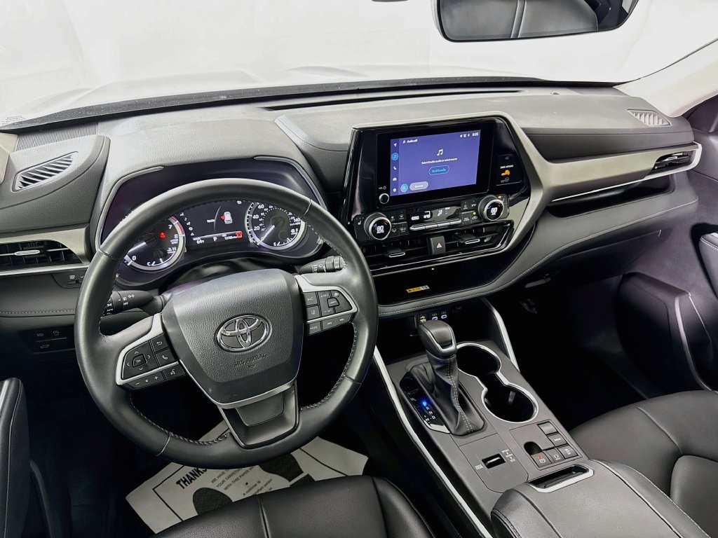 Used 2024 Toyota Highlander XLE FWD image 24