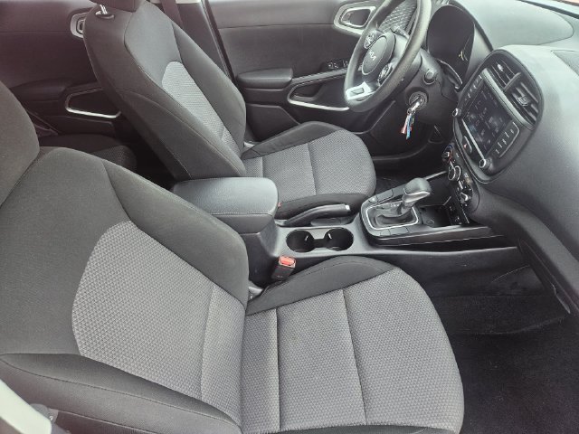 Used 2024 Kia Soul LX w/ LX Technology Package FWD image 14