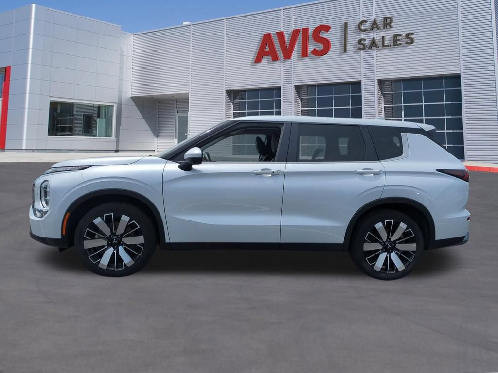 Used 2025 Mitsubishi Outlander SE AWD/4WD image 10