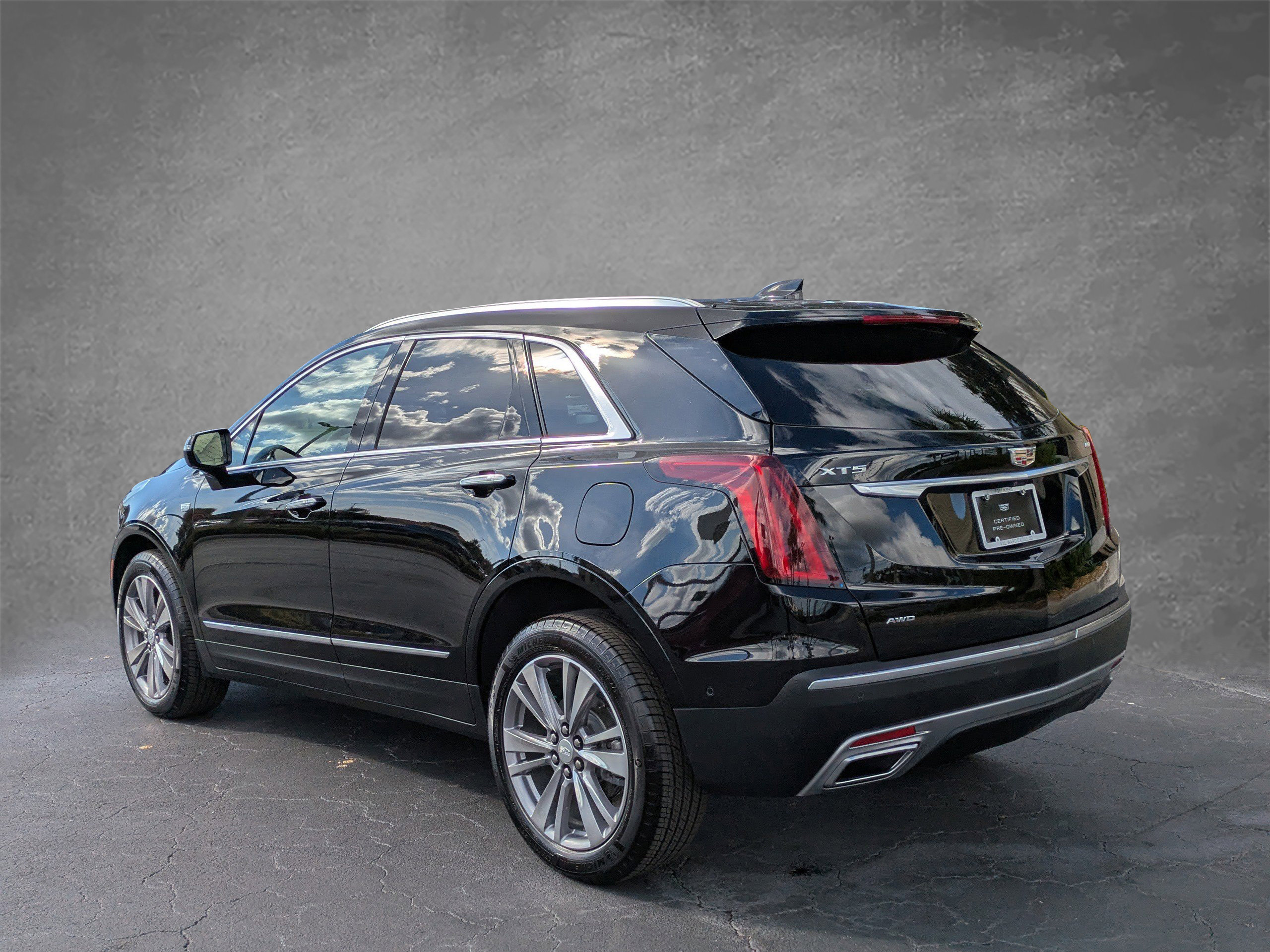 Certified 2025 Cadillac XT5 Premium Luxury w/ Technology Package image 4