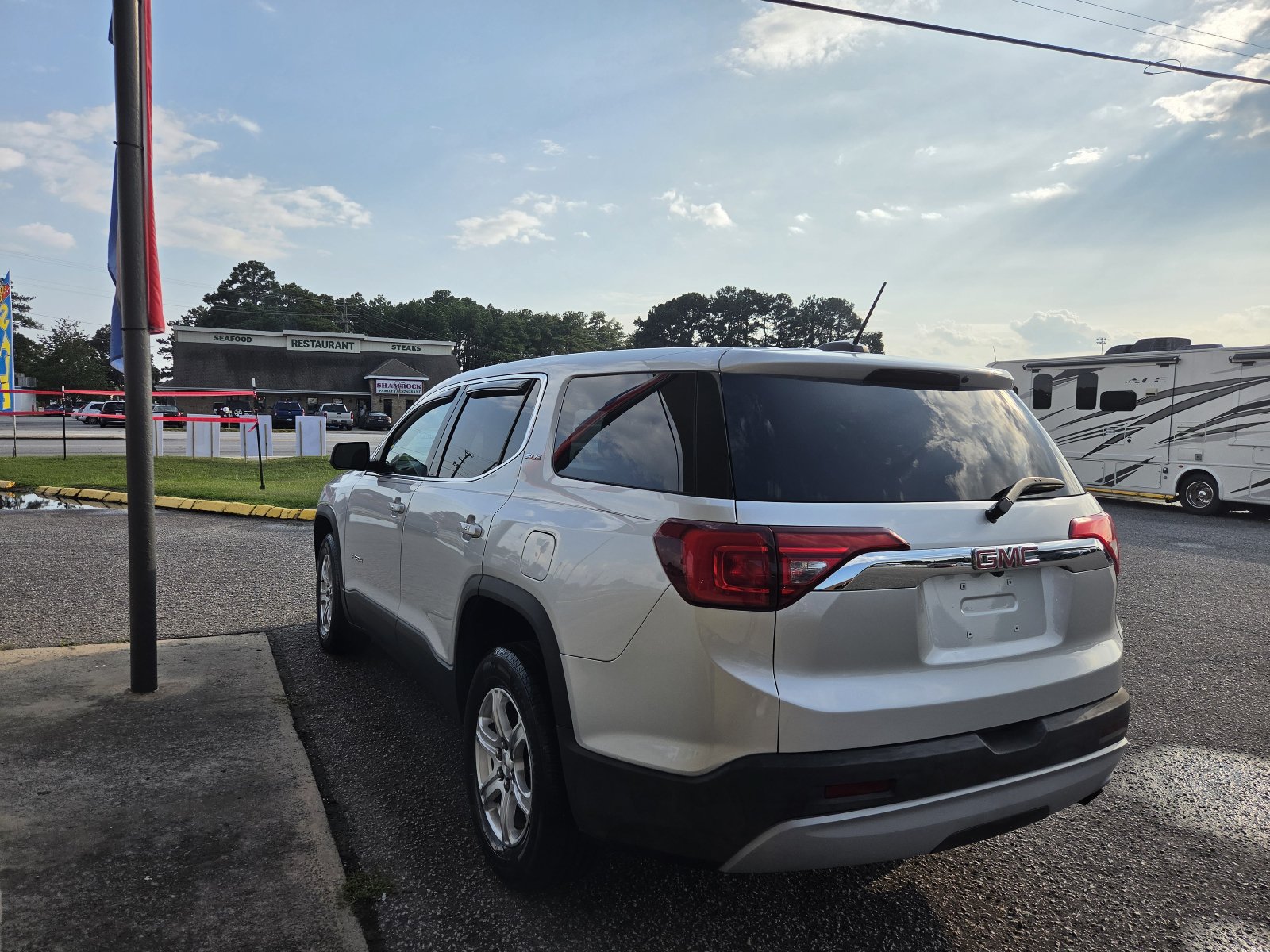 Used 2018 GMC Acadia SLE w/ LPO, Floor Liner Package FWD image 7