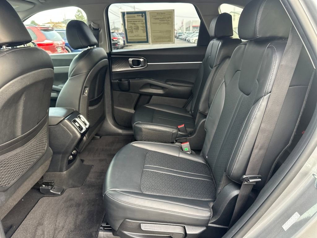 Used 2022 Kia Sorento S image 17