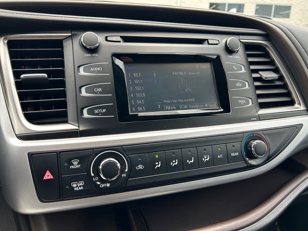 Used 2019 Toyota Highlander LE AWD/4WD image 30