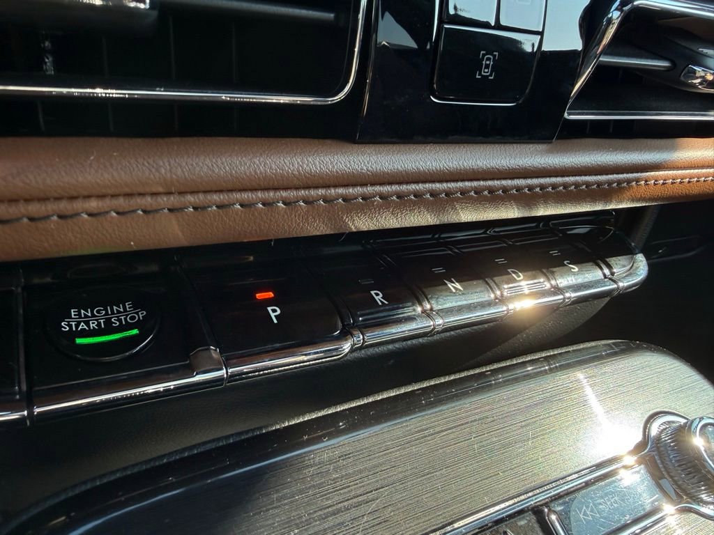 Used 2022 Lincoln Nautilus Reserve image 23