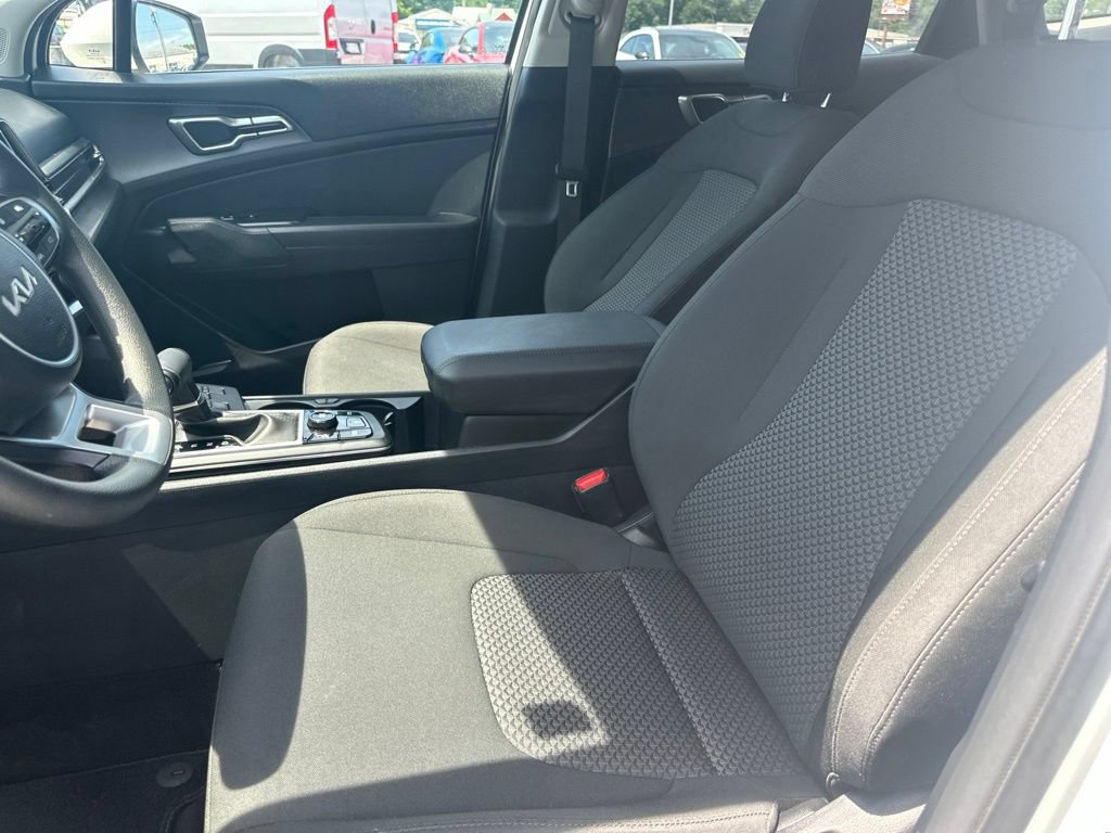 Used 2025 Kia Sportage LX FWD image 10