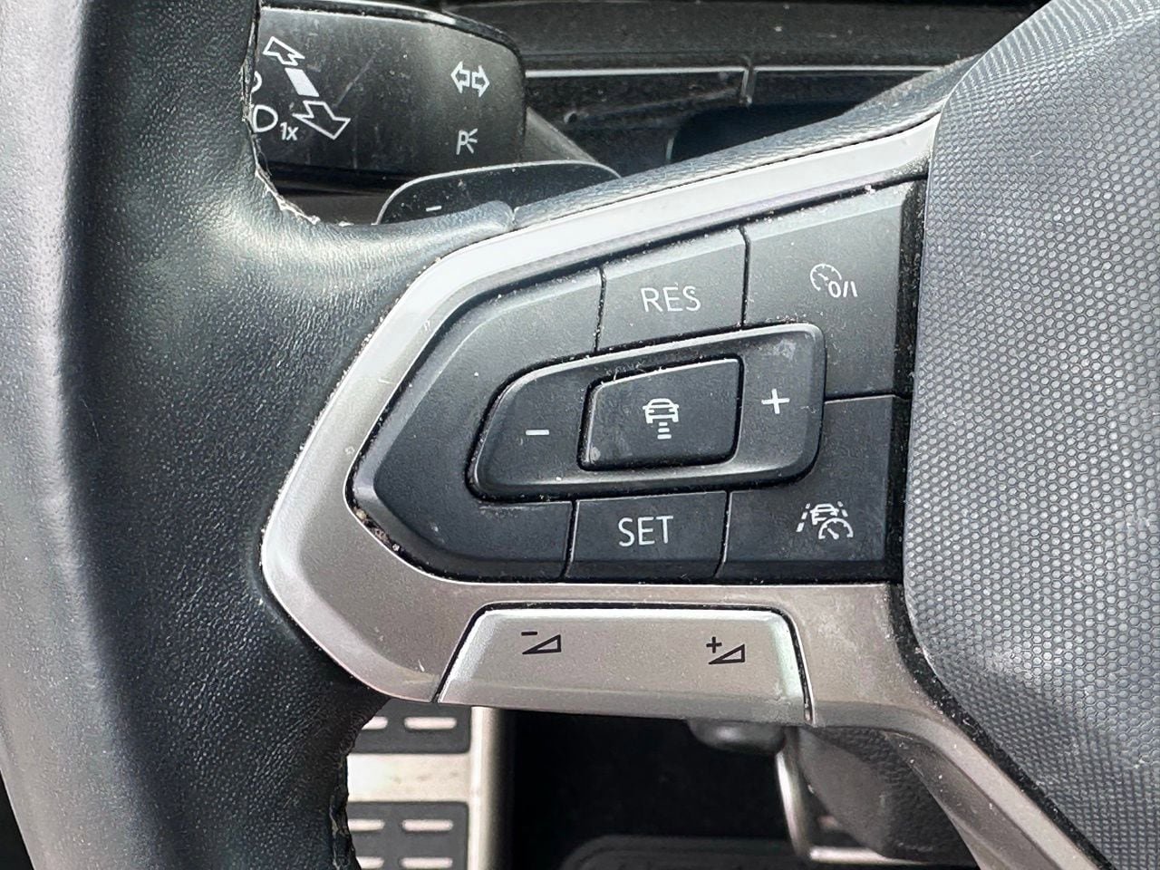 Used 2024 Volkswagen Atlas SEL Premium R-Line AWD/4WD image 29