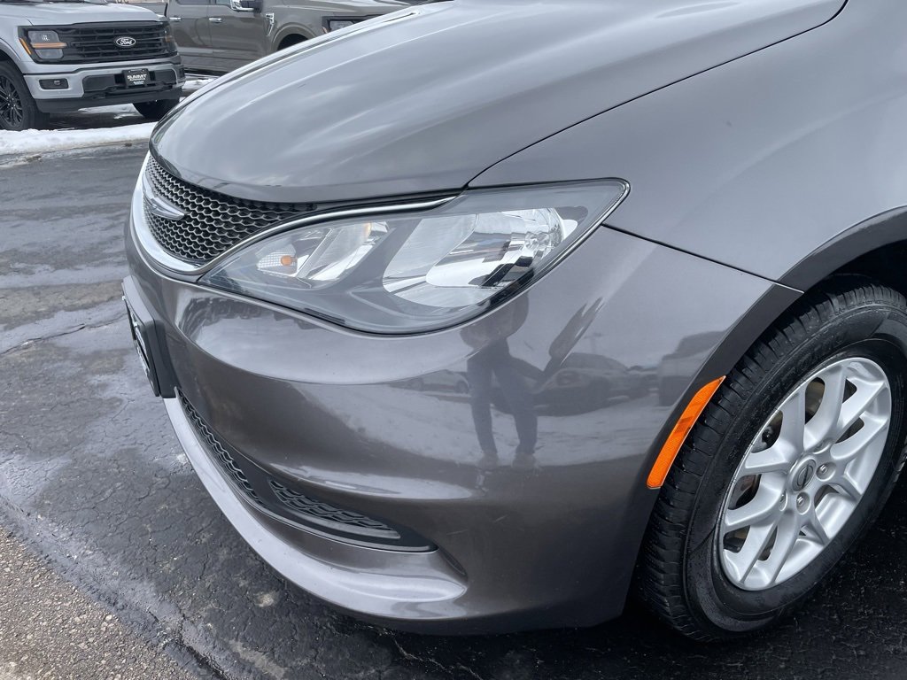 Used 2021 Chrysler Voyager Lxi image 35