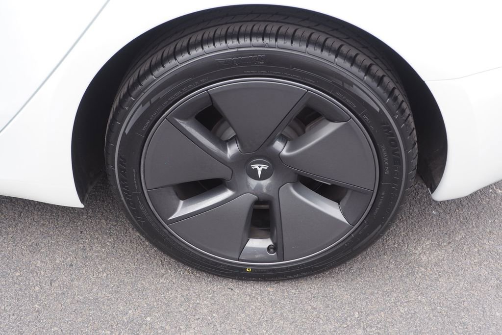 Used 2023 Tesla Model 3 Standard Range image 9