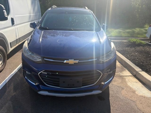Used 2017 Chevrolet Trax Premier w/ Driver Confidence II Package FWD image 2