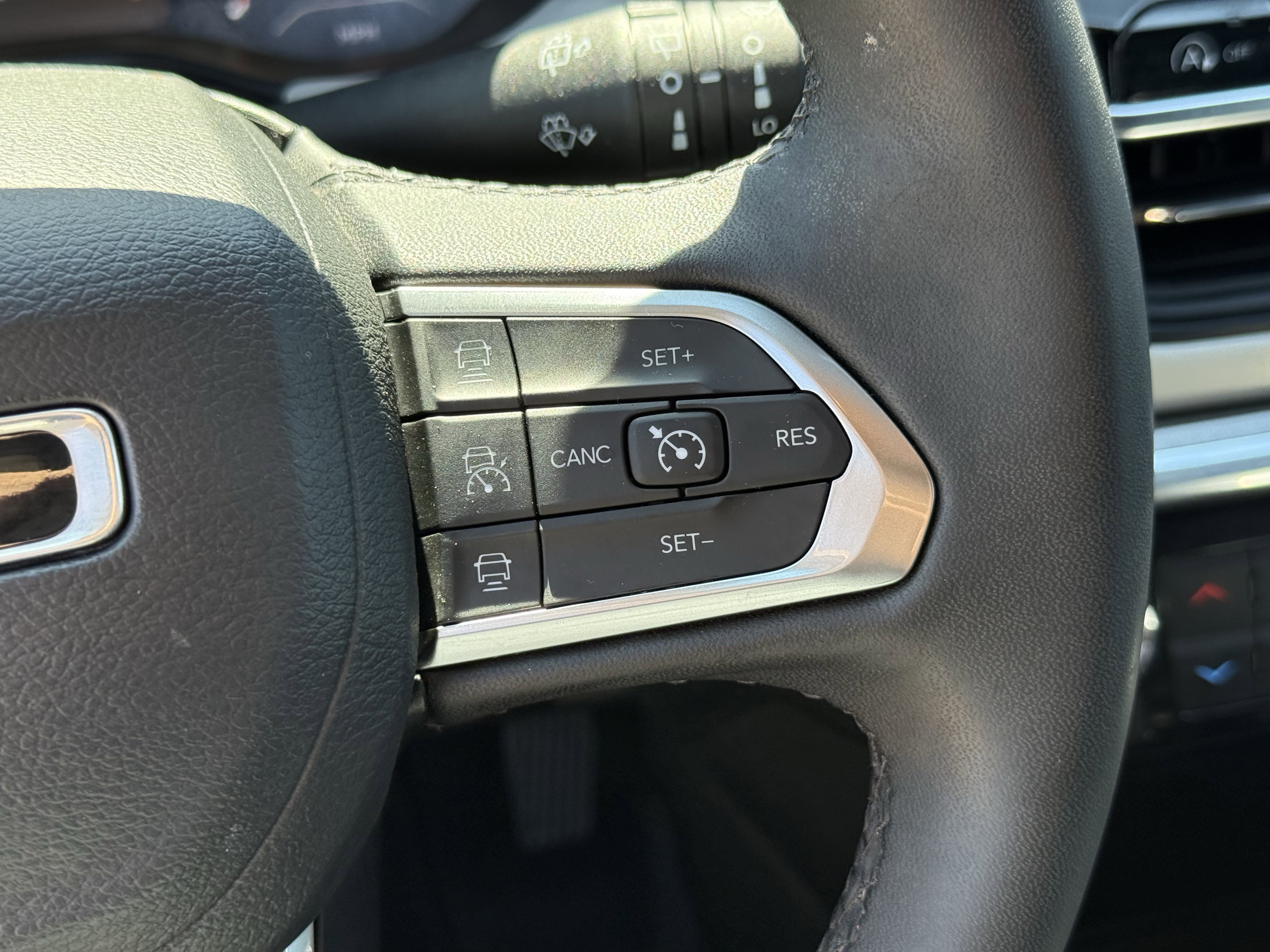 Used 2024 Jeep Compass Limited image 18