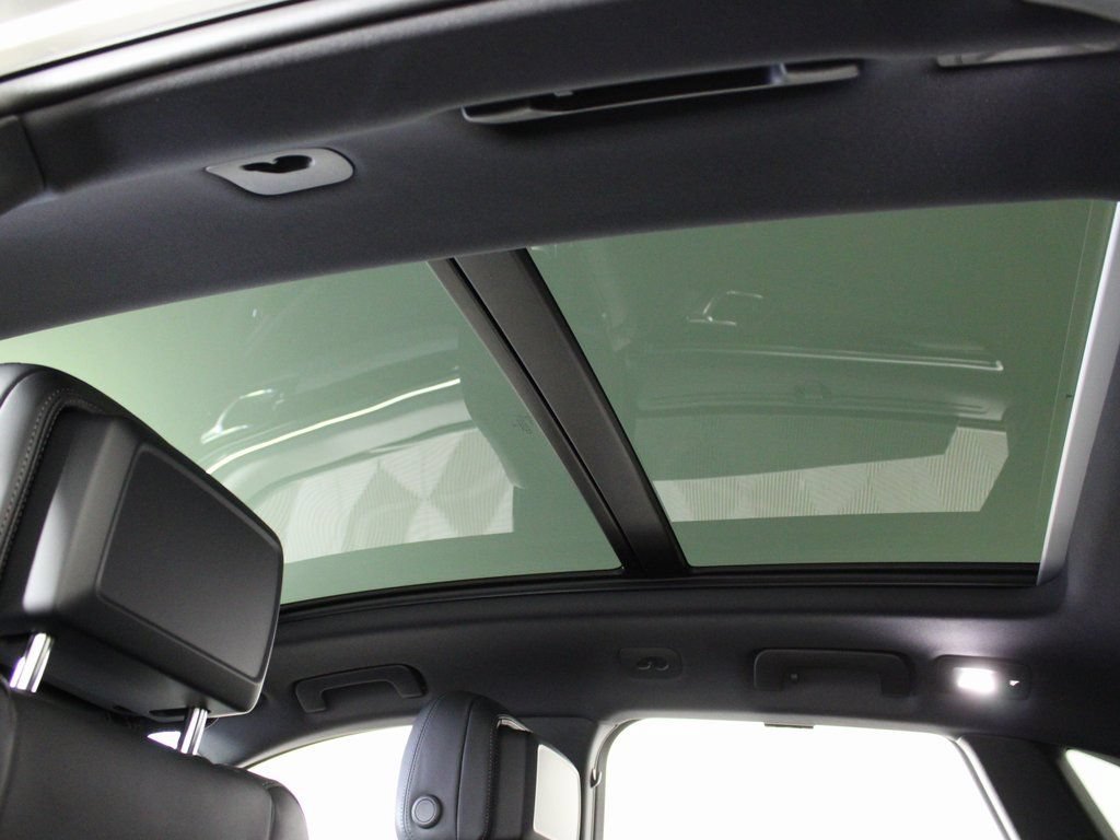 Certified 2026 Porsche Macan image 19