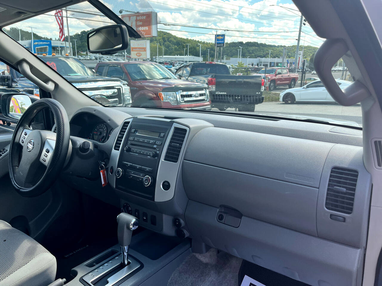 Used 2012 Nissan Frontier SV w/ SV Premium Utility Pkg image 17