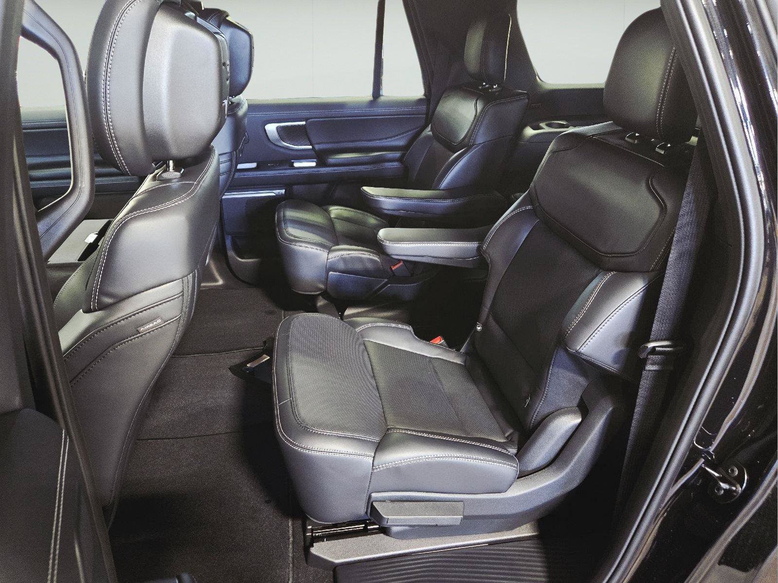 New 2026 Ford Expedition Max Platinum w/ Stealth Performance Package AWD/4WD image 39