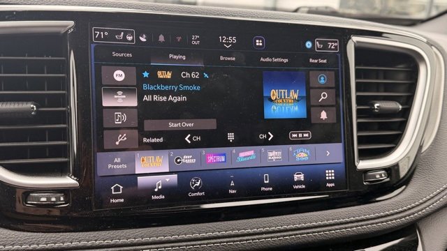 Used 2023 Chrysler Pacifica Limited w/ Uconnect Theater Family Group image 20