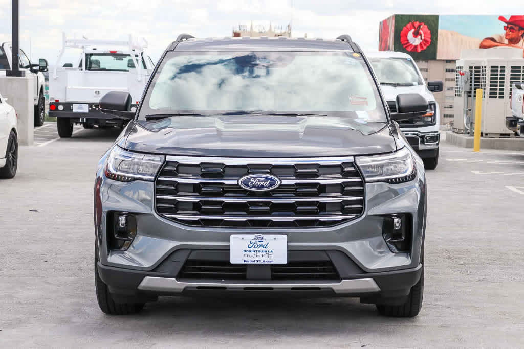 Used 2026 Ford Explorer Active w/ Active Comfort Package RWD image 2