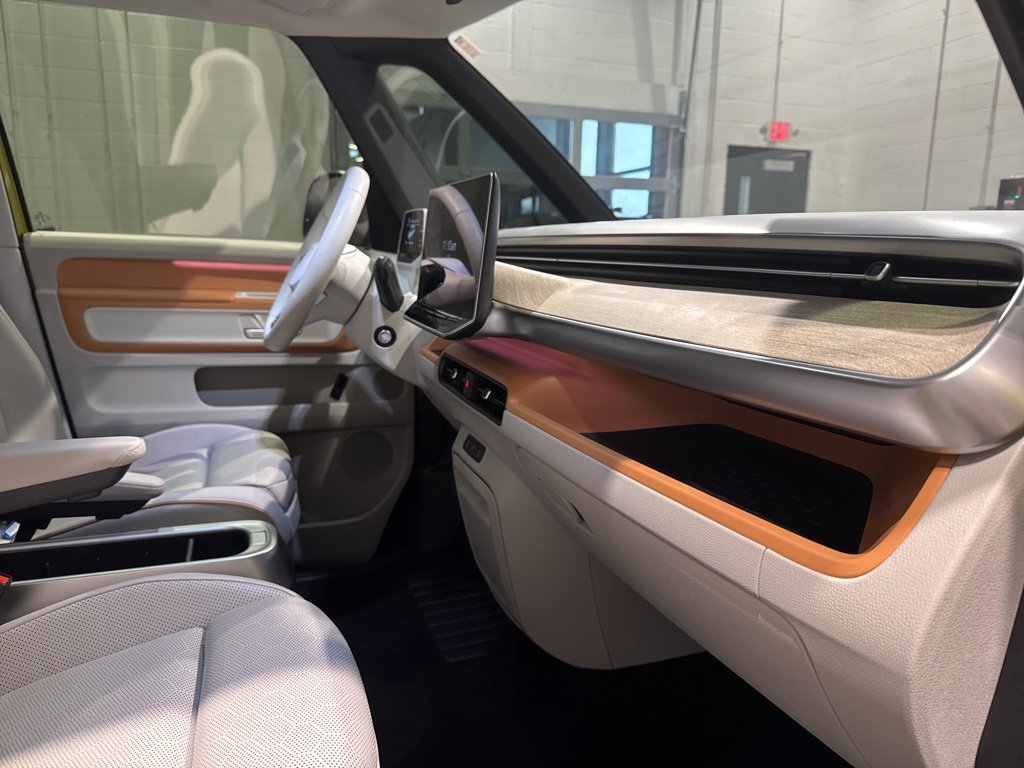 Used 2025 Volkswagen ID. Buzz 1st Edition image 37