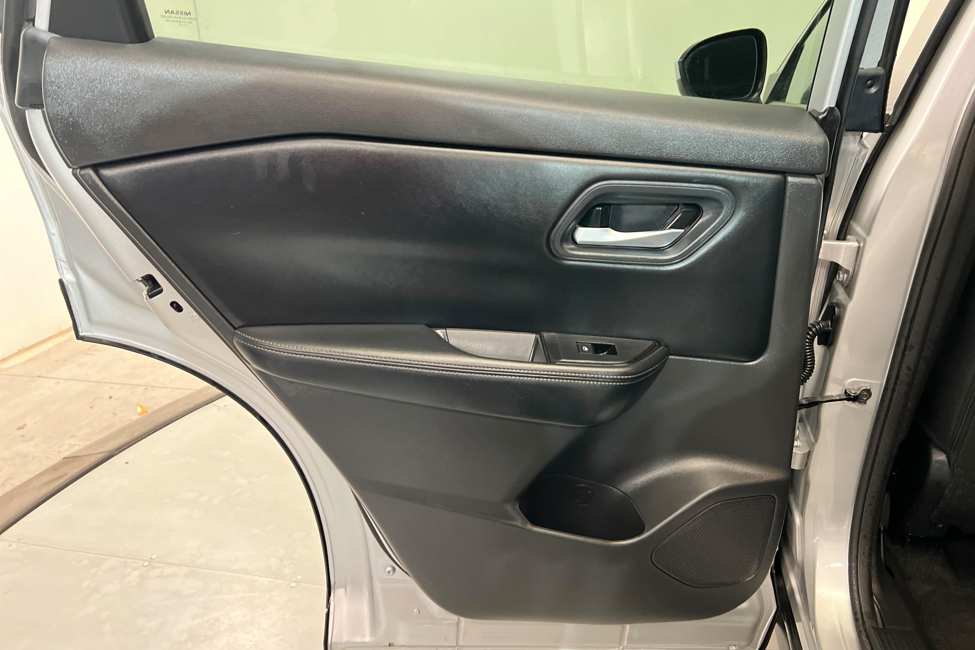 Used 2025 Nissan Rogue SV AWD/4WD image 18