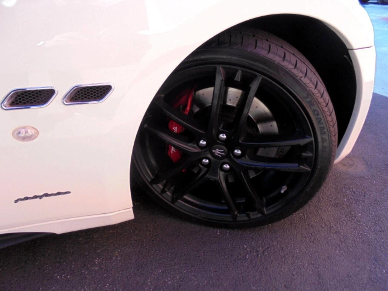 Used 2017 Maserati GranTurismo Sport image 28