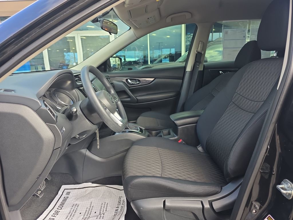 Used 2018 Nissan Rogue S image 16