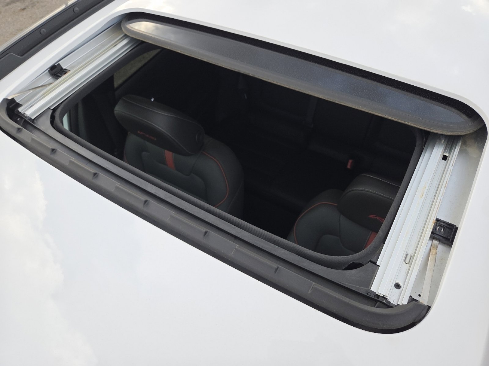 Used 2025 Chevrolet Trax RS w/ Sunroof Package image 4